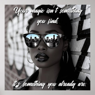 Poster Femme superbe en ville avec des lunettes de soleil