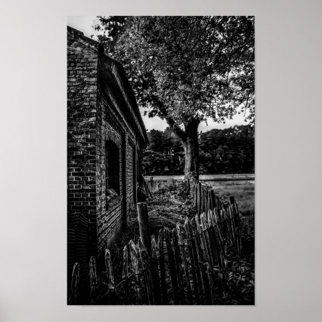 Poster Ferme Oubliée Noir Et Blanc (Devant)