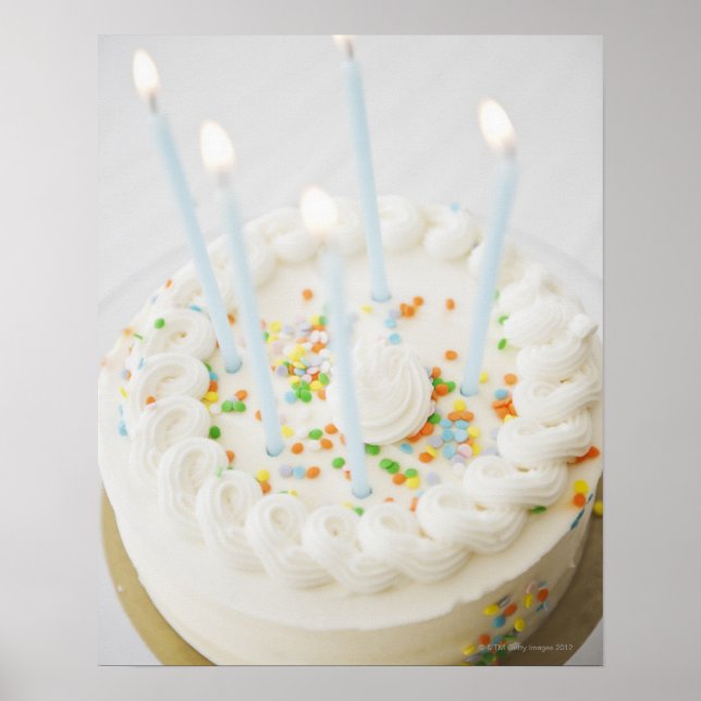 Poster Fermer le gâteau d'anniversaire avec des bougies d (Devant)