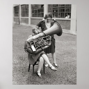 Poster Fille Jouant Tuba, 1928. Photo vintage