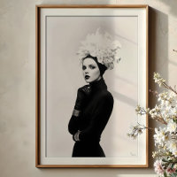 Fleur sculpturale : Mode avant-gardiste monochrome