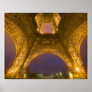 Poster France, Paris. Tour Eiffel illuminée à 2