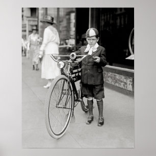 Poster Garçon avec un vélo, 1922. Photo ancienne