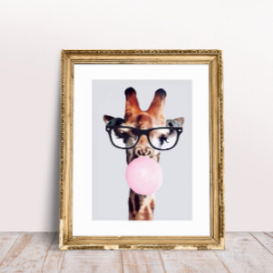 Poster Girafe portant des lunettes soufflant bulle rose g