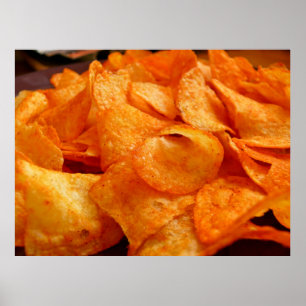 Poster Gros plan de chips juteux, croustillants sur plaqu