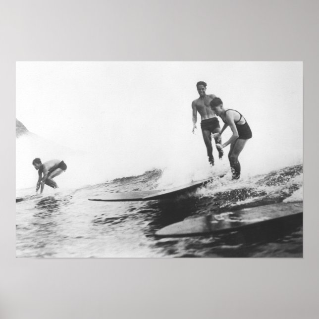 Poster Groupe de surfeurs en Honolulu, Hawaii Surfing (Devant)