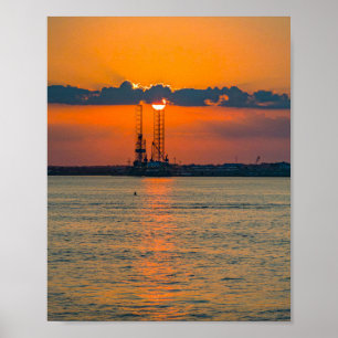 Poster Grue à pétrole silhouette coucher de soleil baie d