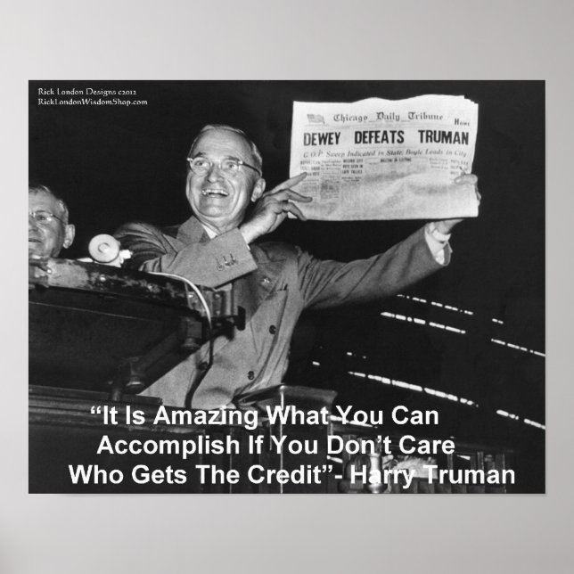 Poster Harry Truman tient un journal "Dewey aime Truman (Devant)