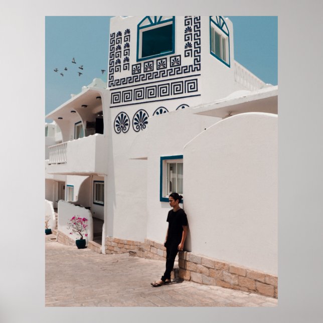Poster Homme penché sur la maison en béton (Devant)