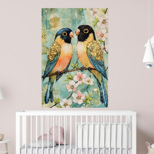 Poster inséparables, perchés sur une branche fleurie.