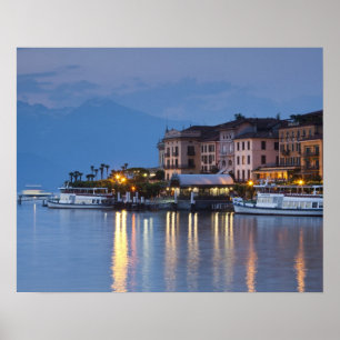 Poster Italie, province de Côme, Bellagio. Vue de la vill
