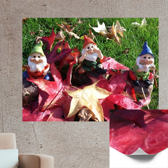 Poster Jardin Gnomes dans le Jardin Automne Rouge Feuille (Garden Gnomes in the Yard Fall Red Brown Leaves Poster)