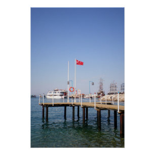 Poster Jetée avec vue sur la mer avec yacht en Turquie