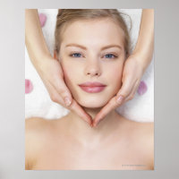Jeune femme se faire masser