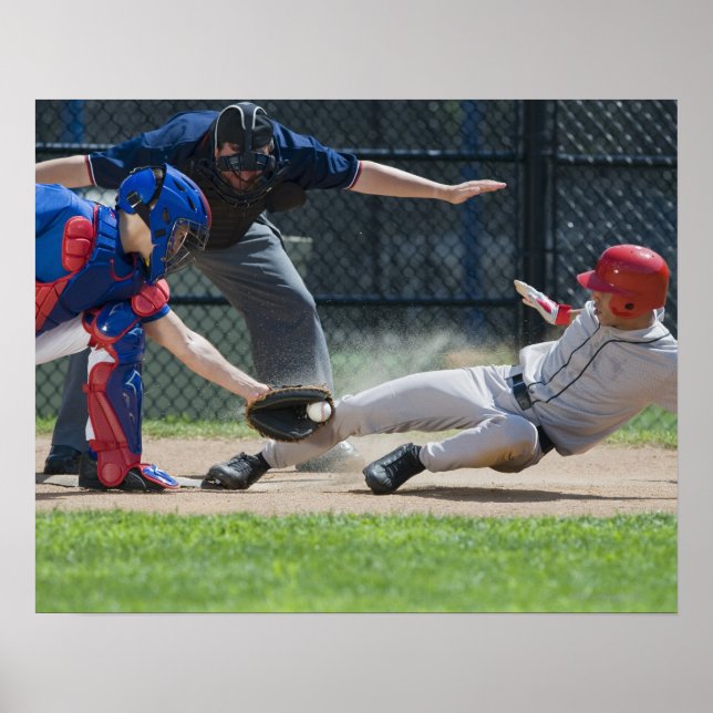 Poster Joueur de baseball glissant dans la plaque (Devant)