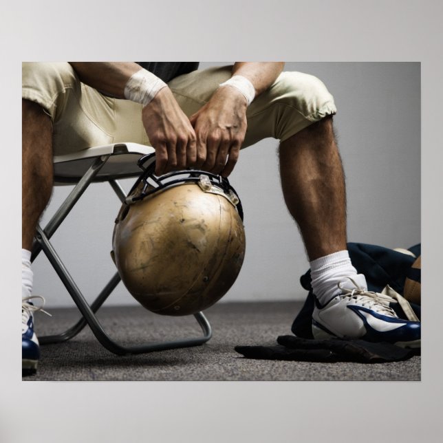 Poster Joueur de football assis dans le vestiaire (Devant)