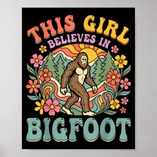 Poster La fille Bigfoot croit au coucher de soleil floral