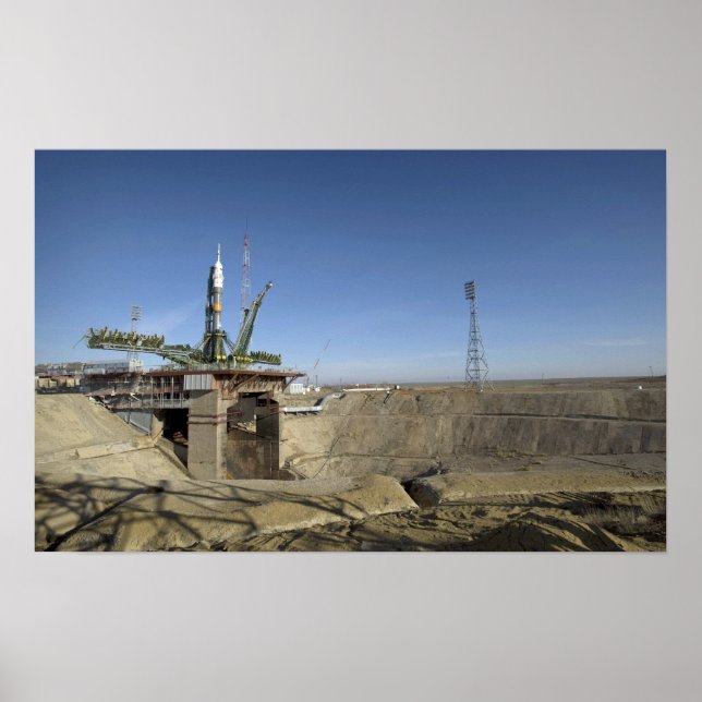 Poster La fusée Soyouz est montée en position 2 (Devant)