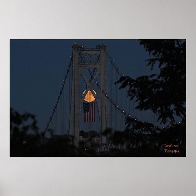 Poster La lune de récolte au-dessus de l'affiche du drape (Devant)