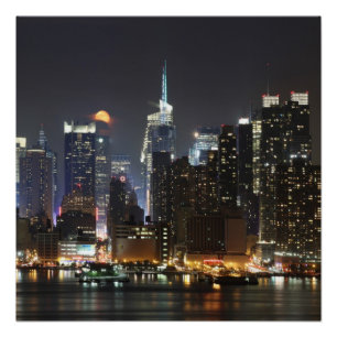 Poster La lune se lève au-dessus du Midtown New York.