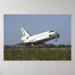 Poster La navette spatiale Atlantis touche à la piste 3
