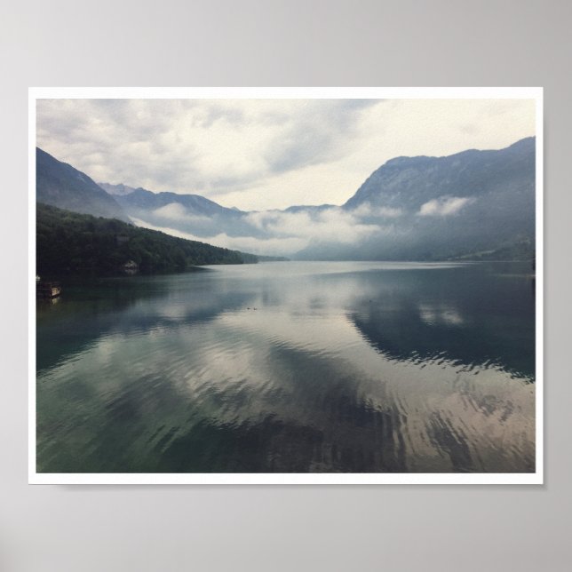 Poster Lac Bohinj Slovénie Misty Mountain Water Photo (Devant)