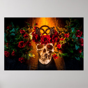 Poster Le crâne humain sur la table noire se trouve dans 