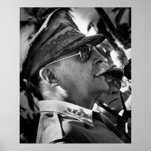 Poster Le général Douglas MacArthur avec Corncob Pipe