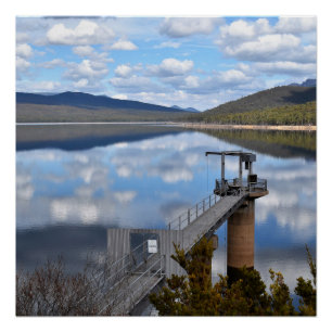 Poster Le lac Bellfield Nuages sur l'eau morte