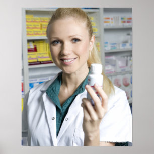 Poster le pharmacien tenant une bouteille de pilule, sour
