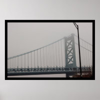 Le pont Ben Franklin sous le brouillard