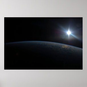 Poster Le Soleil qui s'installe sur l'horizon terrestre.
