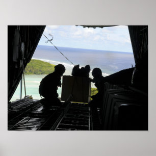 Poster Les aviateurs poussent une palette de biens donnés