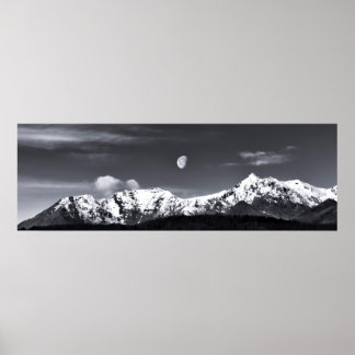 Poster les montagnes et la lune