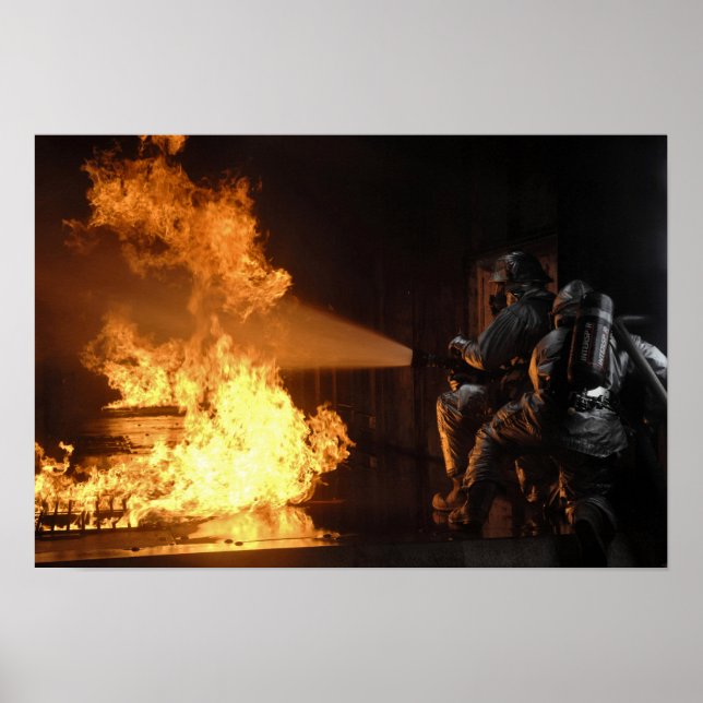 Poster Les pompiers éteignent un feu simulé de batterie (Devant)