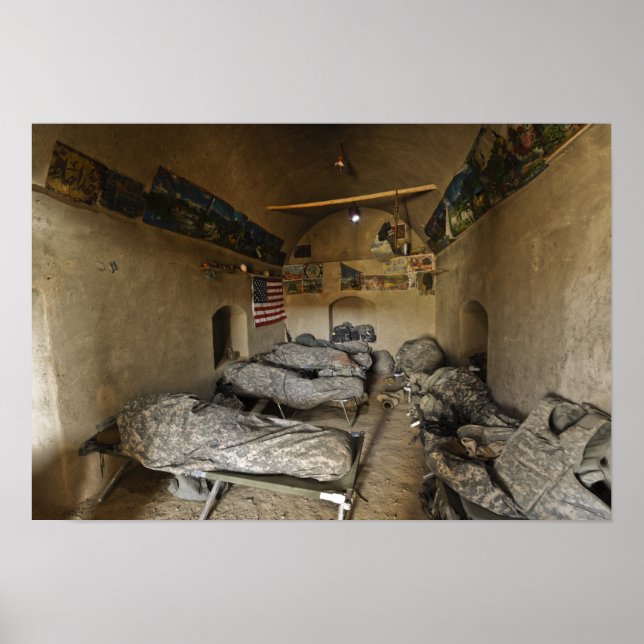 Poster Les soldats américains dorment dans une maison de  (Devant)