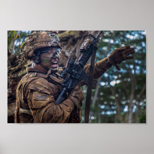 Poster Les soldats participent à un exercice de tir réel