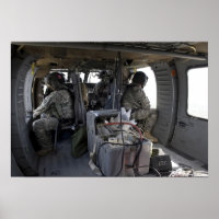 les soldats surveillent les dangers