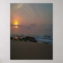 Lever de soleil sur un rocher à l'affiche balnéair