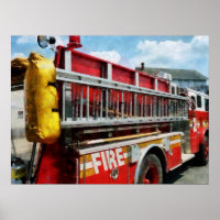 Longue échelle sur camion-feu