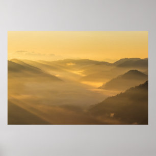 Poster Lumière du soleil brillant sur le brouillard matin