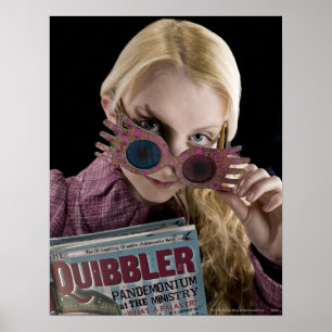 Poster Luna Lovegood regarde par-dessus ses lunettes