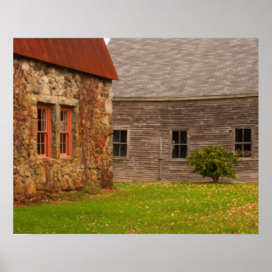 Poster Maine,  Ancien bâtiment en pierre et grange en boi