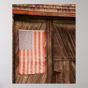 Poster Maine, Drapeau américain décoloré sur la porte d'u