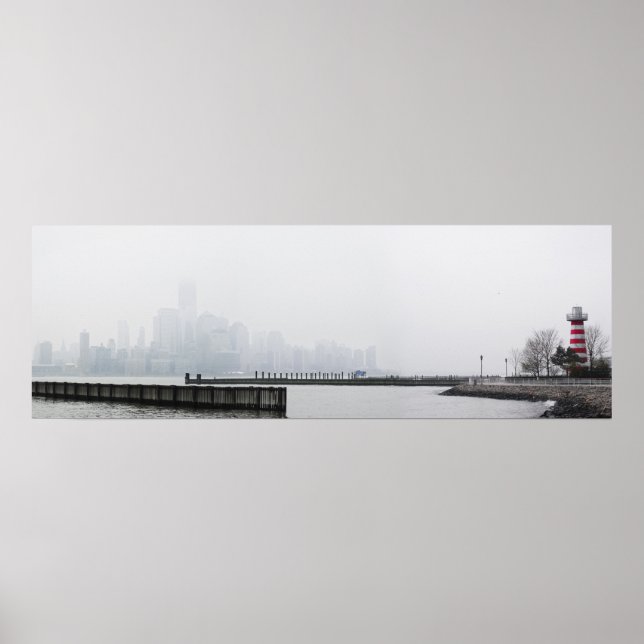 Poster Manhattan Skyline dans le brouillard avec phare (Devant)
