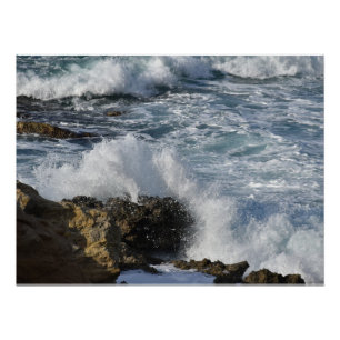 Poster Mer orageuse, vagues s'écrasant sur des rochers