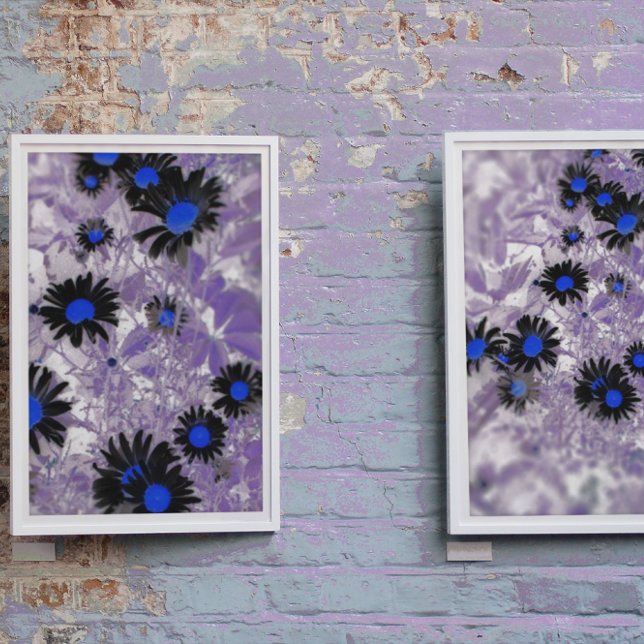 Poster Moody Abstrait Black & Blue Daisy sur Purple Plant (Créateur téléchargé)