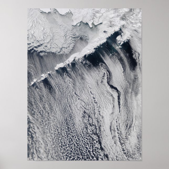 Poster Motifs nuageux visibles sur l'île Aléoutienne (Devant)