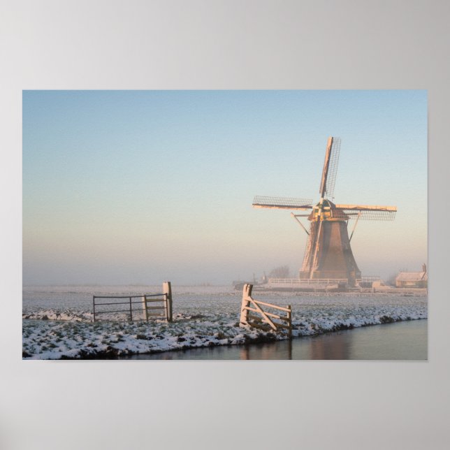 Poster Moulin à vent dans la neige au lever du soleil imp (Devant)