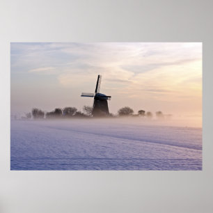Poster Moulin à vent traditionnel dans l'hiver dans
